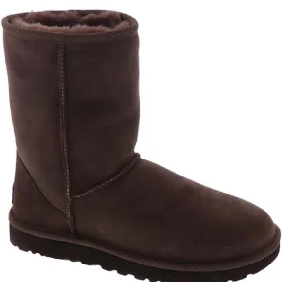 Ugg Essential Short Classic Boot - Picture 10 of 10